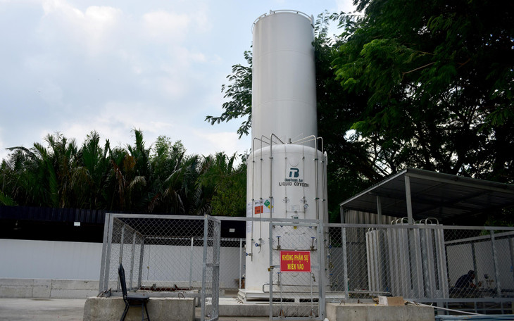 Bệnh viện dã chiến số 16 đã được lắp đặt bồn oxy lỏng có dung tích 7,5 m3. Hệ thống bồn oxy lỏng được lắp đặt dẫn khí đến tận giường cho bệnh nhân Covid-19 có triệu chứng nặng.