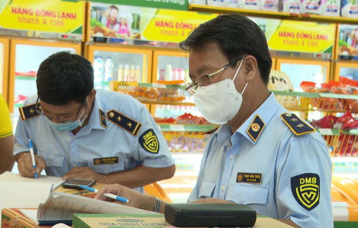 Lực lượng chức năng tỉnh Bình Phước kiểm tra một cơ sở Bách Hóa Xanh trên địa bàn Lực lượng chức năng tỉnh Bình Phước kiểm tra một cơ sở Bách Hóa Xanh trên địa bàn