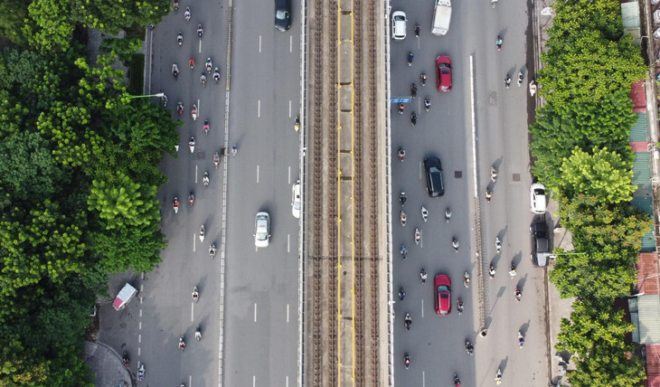 Tại một số đoạn đường Nguyễn Trãi, thưa vắng trong tuần đầu thí điểm phân làn