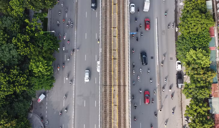 Tại một số đoạn đường Nguyễn Trãi, thưa vắng trong tuần đầu thí điểm phân làn