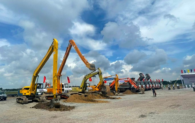 Cầu Nhơn Trạch nằm trong dự án thành phần 1A dài khoảng 8,75km đi qua Đồng Nai và TP.HCM, cũng là bước đầu tiên trong việc xây dựng đường vành đai 3.