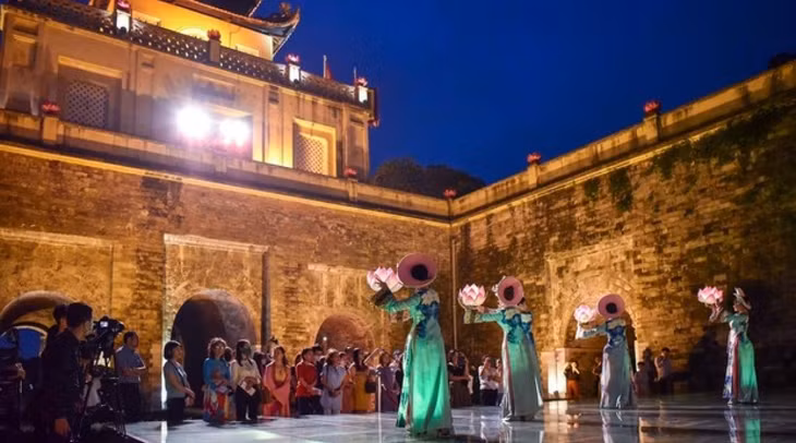 Tour đêm tại Hoàng thành Thăng Long, Hà Nội