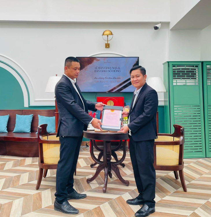 Đất Xanh Miền Trung bàn giao nhà và sổ hồng chỉ sau 12 tháng thi công và chào đón cư dân đầu tiên về sinh sống.