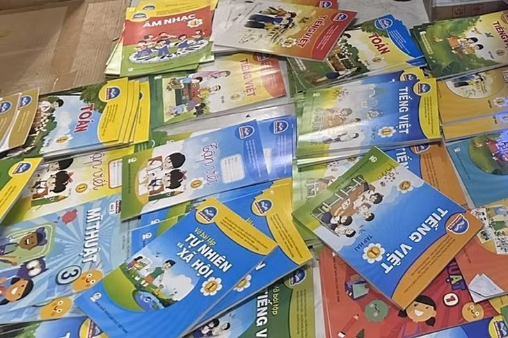 Nhà xuất bản Giáo dục tại TP. Cần Thơ xác nhận 40.155 quyển sách là giả mạo về nhãn hàng hóa, bao bì