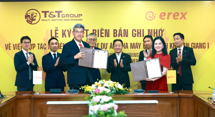 Đại diện lãnh đạo Tập đoàn T&amp;T Group và Tập đoàn Erex ký kết thỏa thuận hợp tác.