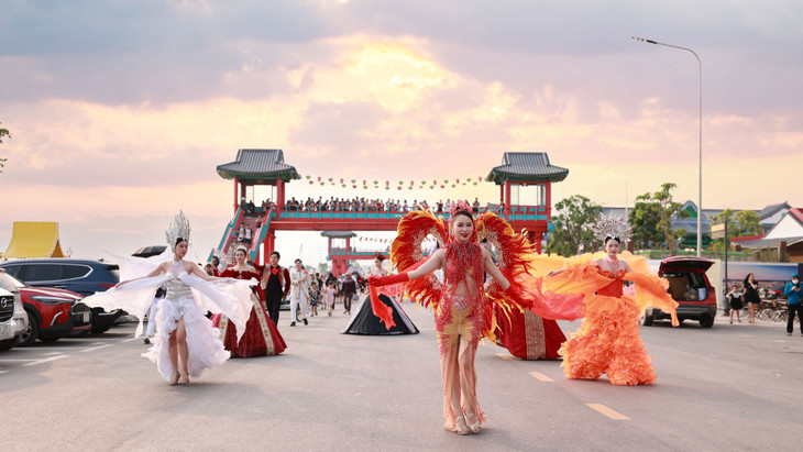 Phố đi bộ Công viên Vũ Yên mang đậm sắc màu giao thoa văn hóa toàn cầu