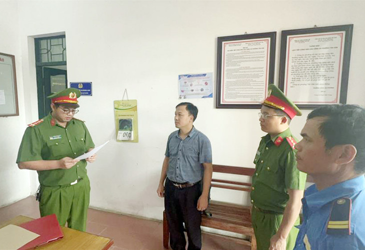 Cơ quan Cảnh sát điều tra Công an tỉnh Phú Thọ thi hành Lệnh giữ người đối với Nguyễn Mạnh Hà, Phó trưởng Phòng Môi trường, Sở Tài nguyên và Môi trường tỉnh Bắc Kạn.