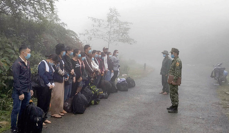 Nhóm 14 công dân nhập cảnh trái phép qua mốc 457 Nhóm 14 công dân nhập cảnh trái phép qua mốc 457