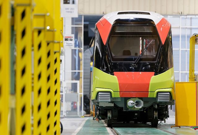 Mẫu đoàn tàu của tuyến đường sắt Nhổn - ga Hà Nội đang được đưa từ Pháp về Việt Nam Mẫu đoàn tàu của tuyến đường sắt Nhổn - ga Hà Nội đang được đưa từ Pháp về Việt Nam