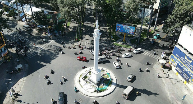 Tượng An Dương Vương tại ngã sáu Nguyễn Tri Phương đang được thực hiện một số hạng mục cuối cùng để hoàn thành trong tháng này