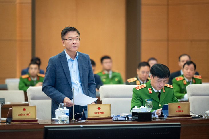 Bộ trưởng Bộ Tư pháp Lê Thành Long phát biểu tiếp thu, giải trình ý kiến được nêu tại phiên thảo luận