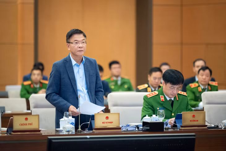 Bộ trưởng Bộ Tư pháp Lê Thành Long phát biểu tiếp thu, giải trình ý kiến được nêu tại phiên thảo luận