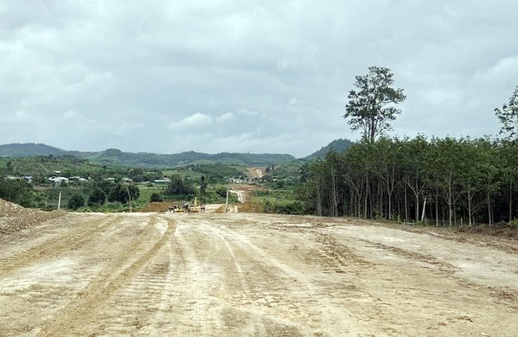 Một góc tuyến cao tốc Khánh Hòa - Buôn Ma Thuột đang trong quá trình triển khai xây dựng