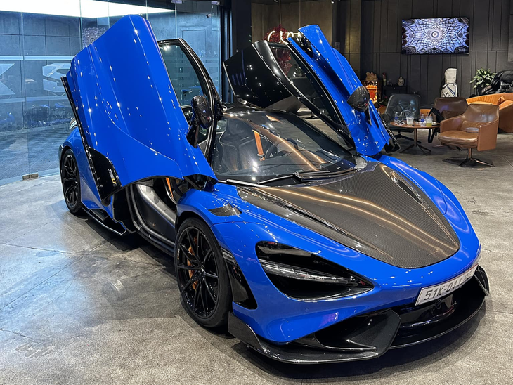 Siêu xe McLaren 765LT Coupe biển số 51k-011.86 từng xuất hiện tại một showroom tư nhân ở TP HCM hồi đầu năm