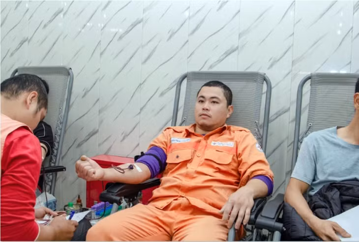 Cán bộ công nhân viên Công ty tham gia hiến máu Cán bộ công nhân viên Công ty tham gia hiến máu