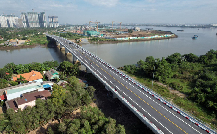 Cầu Long Đại nhìn từ trên cao