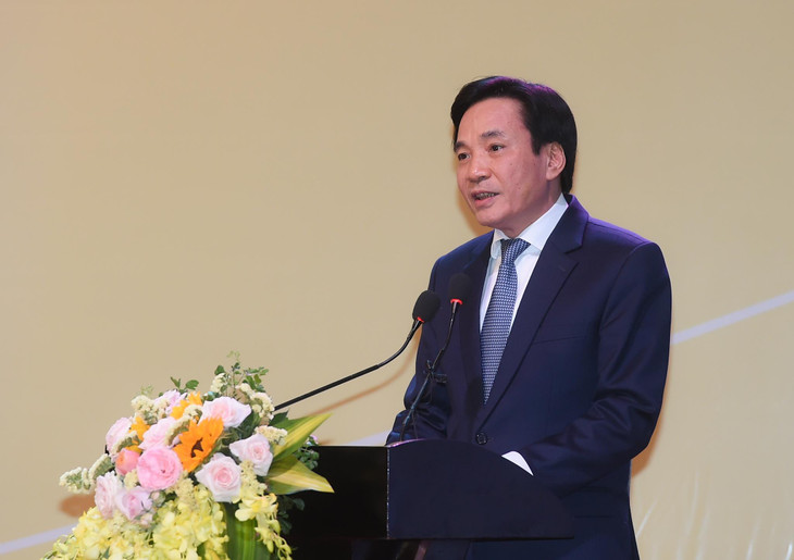 Phó Chủ nhiệm VPCP Trần Văn Sơn phát biểu mở đầu Hội nghị, tuyên bố lý do, giới thiệu các đại biểu. Ảnh: VGP
