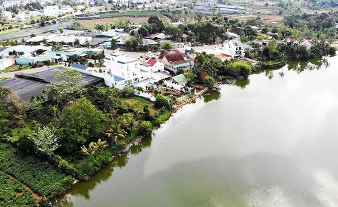 Người dân địa phương phản ánh biệt thự lấn hàng lang an toàn hồ Nam Phương