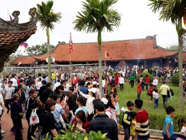 Thái Bình cho phép cơ sở tôn giáo mở cửa nhưng không được tổ chức lễ hội. Trong ảnh: Lễ hội Xuân chùa Keo Thái Bình năm 2019