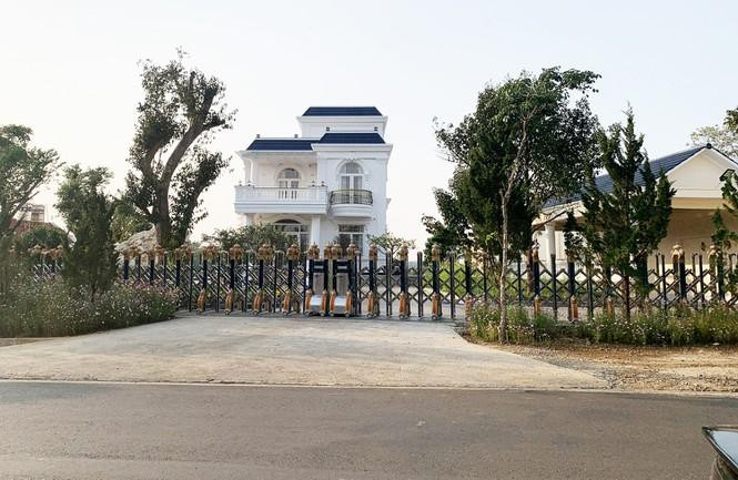 Tòa biệt thự cùng nhiều hạng mục không phép khác nằm ngay mặt tiền đường Lý Thường Kiệt