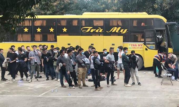 Hành khách trên chuyến xe biển Cần Thơ chở người Trung Quốc bị phát hiện