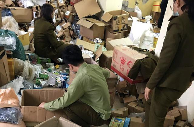 Cơ quan chức năng thực hiện kiểm đếm số tang vật