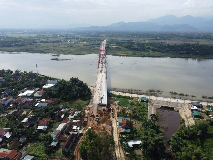 Tiến độ thông xe bị đe doạ bởi mặt bằng còn vướng 1.000 m2