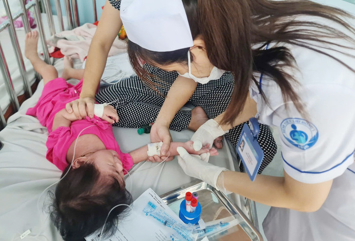 Trẻ mắc sởi điều trị tại Bệnh viện Nhi đồng 1