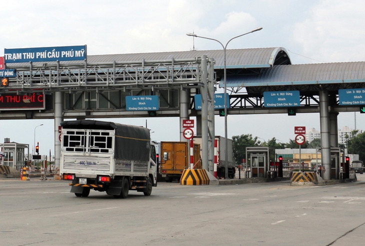 Xe chạy qua trạm BOT cầu Phú Mỹ