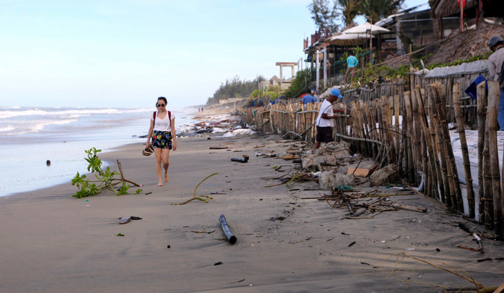 Bờ biển Cửa Đại, thành phố Hội An tiếp tục bị xói lở