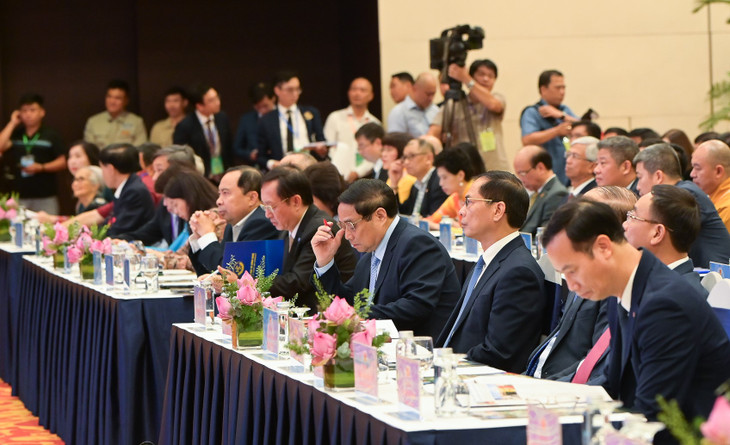 Để có thể sẵn sàng đón tiếp hơn 1.200 quan khách, trong đó có 400 kiều bào tham dự các sự kiện của Hội nghị được ví như &quot;Hội nghị Diên Hồng&quot; của người Việt ở nước ngoài, công tác tổ chức, chuẩn bị hậu cầu được quan tâm và triển khai hết sức nghiêm ngặt, chu đáo.