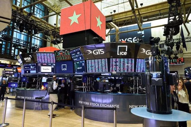 Sàn giao dịch chứng khoán New York chào đón Thủ tướng Phạm Minh Chính và đoàn đại biểu Việt Nam - Ảnh: VGP