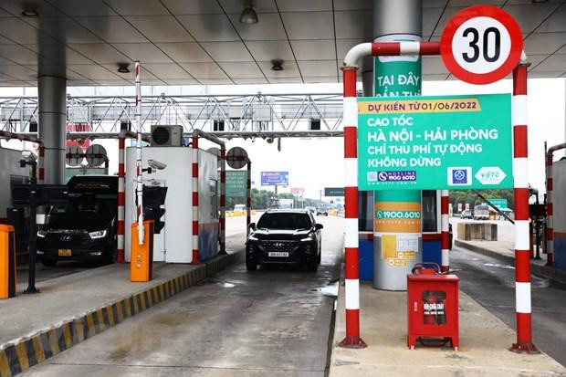 Lực lượng chức năng sẽ tiến hành xử phạt nghiêm bằng phạt nguội phương tiện không dán thẻ thu phí không dừng trên cao tốc Hà Nội-Hải Phòng. Ảnh: Vietnam+