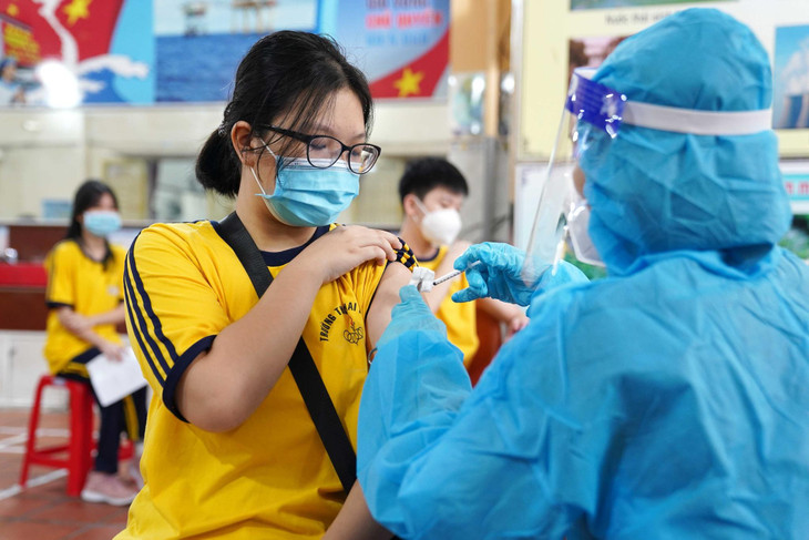 Tiêm vắc xin Covid-19 cho học sinh THCS tại TP.HCM