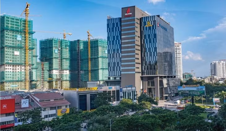 Tòa nhà PV Gas Tower nơi Vietcombank đang rao bán 20% vốn góp của Tổng công ty Tư vấn Thiết kế Dầu khí (PV Engineering) để thu hồi nợ.