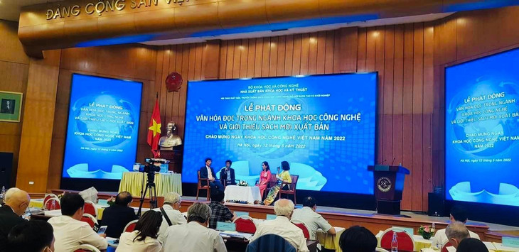Báo cáo Đầu tư nước ngoài tại Việt Nam năm 2021 là công trình nghiên cứu độc lập của Nhóm tác giả là các chuyên gia từng nhiều năm hoạt động trong lĩnh vực quản lý và xúc tiến đầu tư trực tiếp nước ngoài