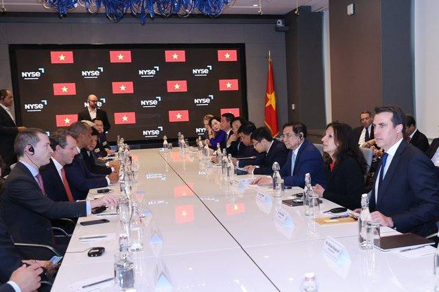 Thủ tướng dự tọa đàm bàn tròn với CEO một số tập đoàn, quỹ đầu tư hàng đầu đang niêm yết tại NYSE - Ảnh: VGP