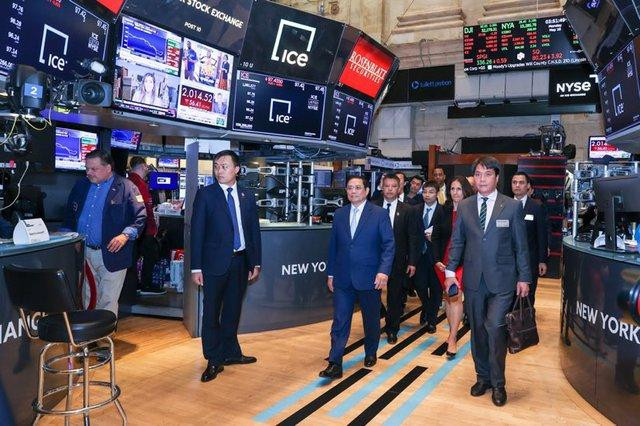 Thủ tướng Chính phủ Phạm Minh Chính tới tham quan Sàn giao dịch chứng khoán New York (NYSE) - Ảnh: VGP