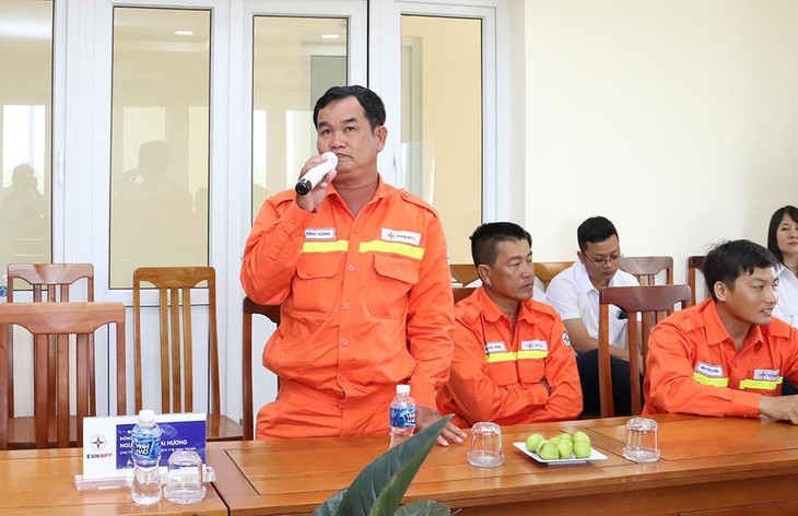 Đại diện người lao động tại Truyền tải điện Ninh Thuận và Khánh Hòa nêu kiến nghị với EVNNPT. Đại diện người lao động tại Truyền tải điện Ninh Thuận và Khánh Hòa nêu kiến nghị với EVNNPT.
