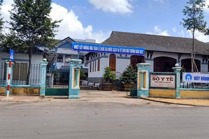 Sở Y tế tỉnh Kiên Giang thực hiện 2 gói thầu mua kit xét nghiệm của Công ty Việt Á. Trong đó, có một gói thầu trị giá hơn 55,6 tỷ đồng và một gói thầu trị giá hơn 2,5 tỷ đồng (Ảnh: NH). Sở Y tế tỉnh Kiên Giang thực hiện 2 gói thầu mua kit xét nghiệm của Công ty Việt Á. Trong đó, có một gói thầu trị giá hơn 55,6 tỷ đồng và một gói thầu trị giá hơn 2,5 tỷ đồng (Ảnh: NH).