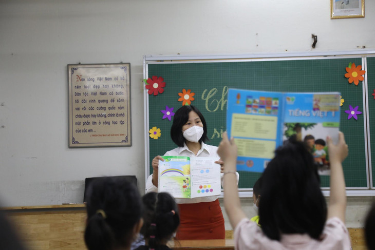 UBND TP. Hà Nội vừa ban hành quyết định thành lập 38 hội đồng chọn lựa sách giáo khoa theo chương trình giáo dục phổ thông mới