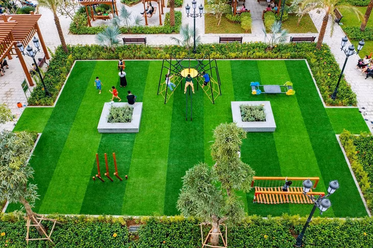 Hàng chục công viên nội đô với bãi cỏ xanh, sân tập, khu vui chơi, trạm nghỉ… đan xen trong các phân khu tại Vinhomes Ocean Park 2 – The Empire đem đến cho cư dân cuộc sống nghỉ dưỡng 365 ngày Hàng chục công viên nội đô với bãi cỏ xanh, sân tập, khu vui chơi, trạm nghỉ… đan xen trong các phân khu tại Vinhomes Ocean Park 2 – The Empire đem đến cho cư dân cuộc sống nghỉ dưỡng 365 ngày