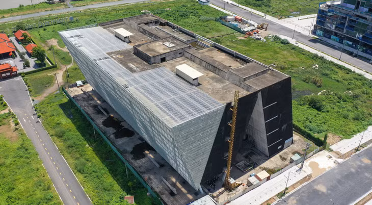 Trung tâm triển lãm TP.HCM nằm ở Khu đô thị Thủ Thiêm, TP. Thủ Đức