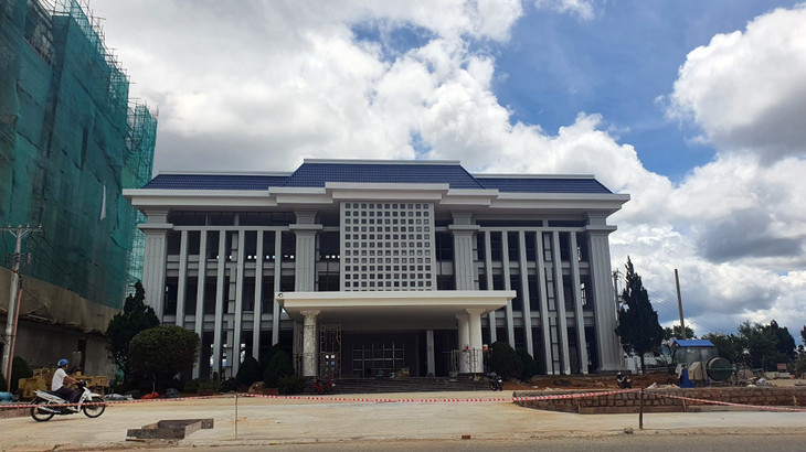 Tạm dừng thi công trụ sở văn phòng công ty xăng dầu Lâm Đồng