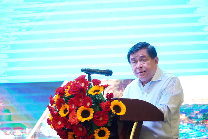 Bộ trưởng Bộ Kế hoạch và Đầu tư Nguyễn Chí Dũng đề nghị, các địa phương trong vùng cần thảo luận, góp ý để liên kết, phát huy được lợi thế các khu kinh tế, khu công nghiệp, cảng biển nước sâu