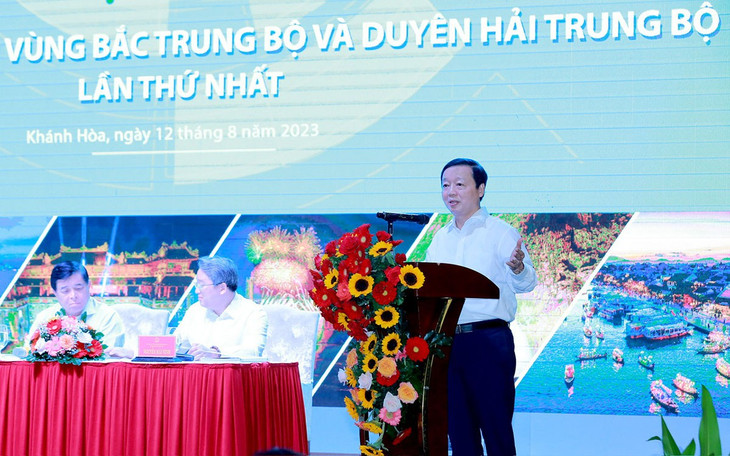 Phó Thủ tướng Trần Hồng Hà, Chủ tịch Hội đồng điều phối vùng Bắc Trung Bộ và duyên hải Trung Bộ phát biểu tại Hội nghị