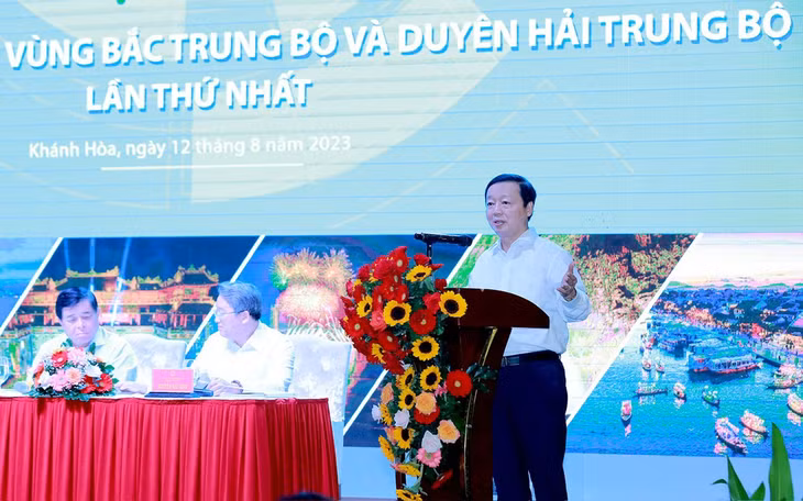 Phó Thủ tướng Trần Hồng Hà, Chủ tịch Hội đồng điều phối vùng Bắc Trung Bộ và duyên hải Trung Bộ phát biểu tại Hội nghị
