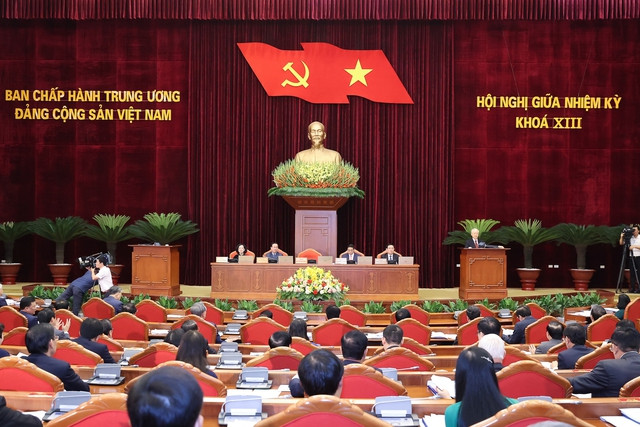 Tổng Bí thư Nguyễn Phú Trọng cho biết, việc lấy phiếu tín nhiệm là một trong những nội dung đổi mới rất quan trọng trong công tác cán bộ của Đảng ta, bắt đầu được tiến hành từ nhiệm kỳ khoá XI đến nay