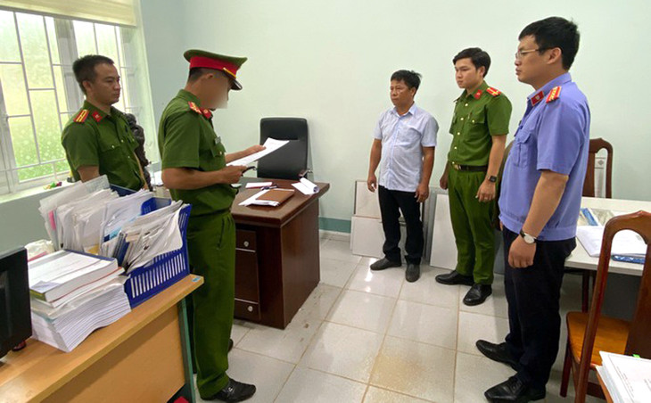 Cơ quan Cảnh sát điều tra tống đạt quyết định khởi tố bị can