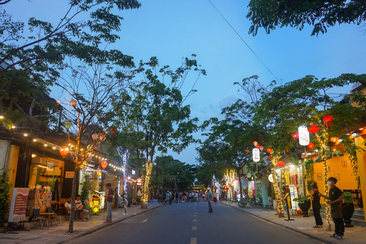 Tuyến phố đi bộ Phan Châu Trinh